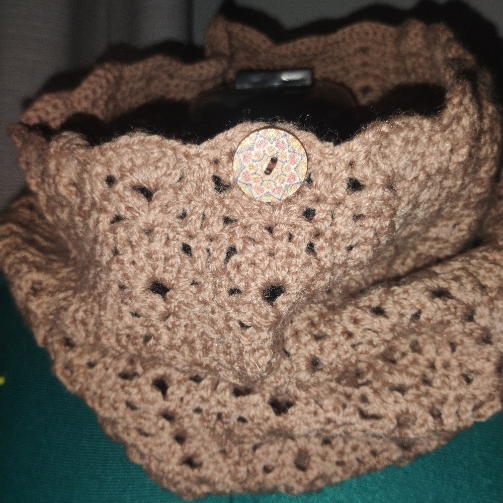 Hand Crafted Lacy Mauve Tan Crochet Cowl Neckwarmer NEW - Picture 9 of 10